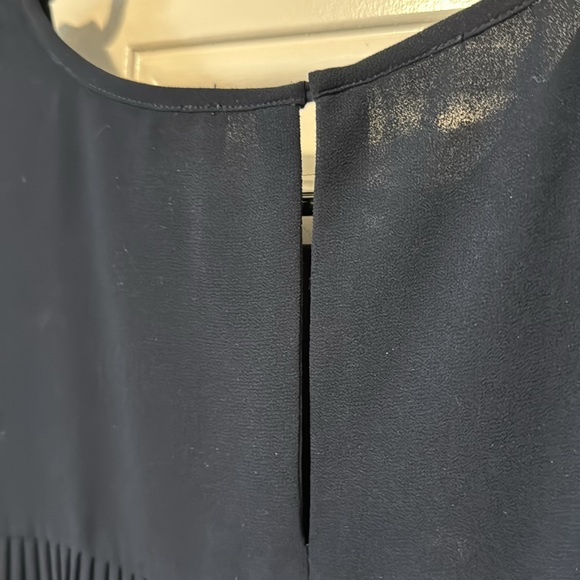 Michael Kors Navy Blue Sleeveless Top. - Picture 4 of 9